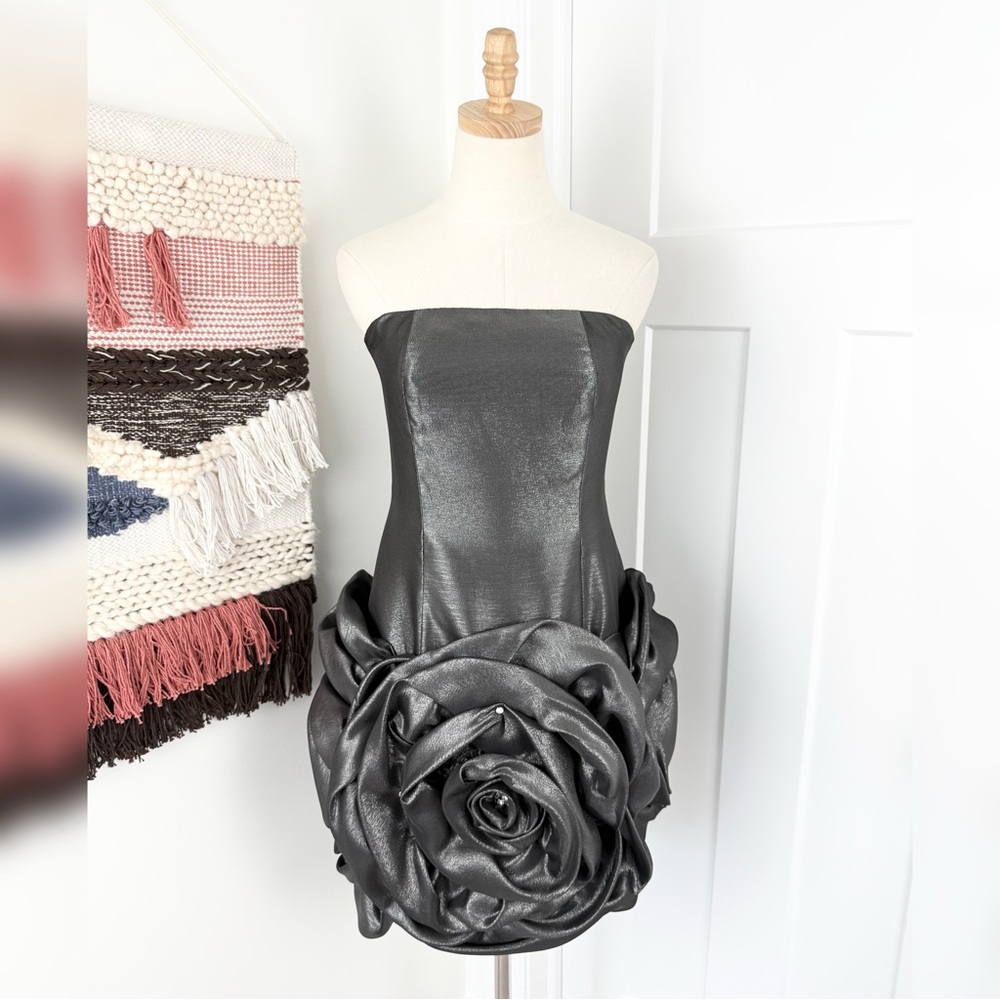 JOVANI Silver Metallic Rosette Skirt Embellished Strapless Cocktail Dress Sz 8